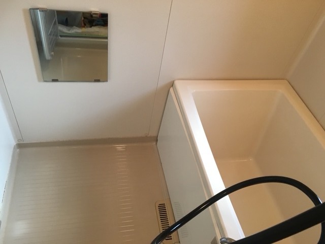 浴室浴槽のシミ取りシミ落とし黄ばみ取り後