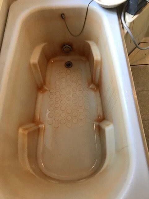 浴室浴槽のシミ取りシミ落とし黄ばみ取り前