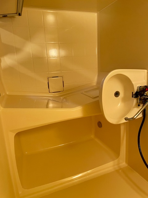 浴室浴槽のシミ取りシミ落とし黄ばみ取り後