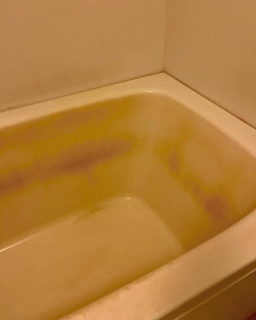 浴室浴槽のシミ取りシミ落とし黄ばみ取り前