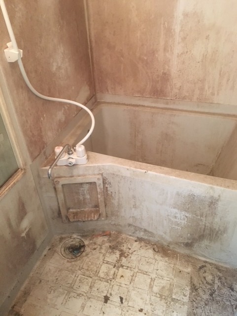 浴室浴槽のシミ取りシミ落とし黄ばみ取り前