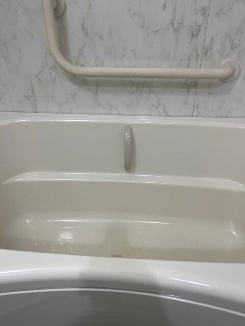 浴室浴槽のシミ取りシミ落とし黄ばみ取り後