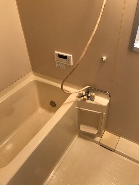 浴室浴槽のシミ取りシミ落とし黄ばみ取り後