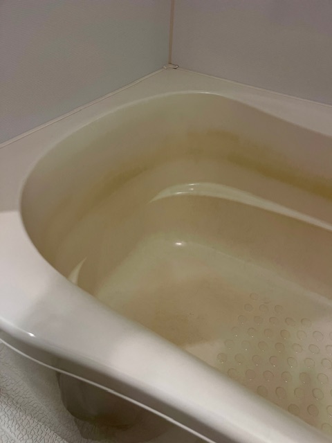 浴室浴槽のシミ取りシミ落とし黄ばみ取り前
