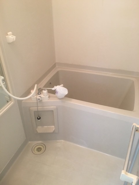 浴室浴槽のシミ取りシミ落とし黄ばみ取り後