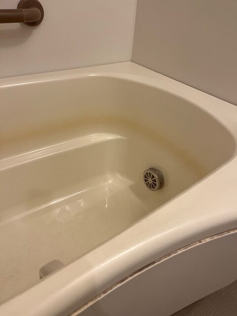 浴室浴槽のシミ取りシミ落とし黄ばみ取り前