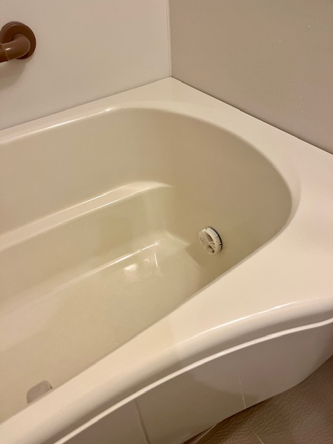 浴室浴槽のシミ取りシミ落とし黄ばみ取り後