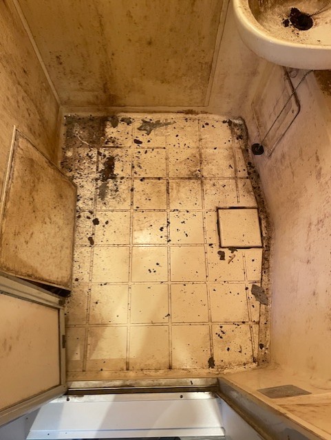 浴室浴槽のシミ取りシミ落とし黄ばみ取り前